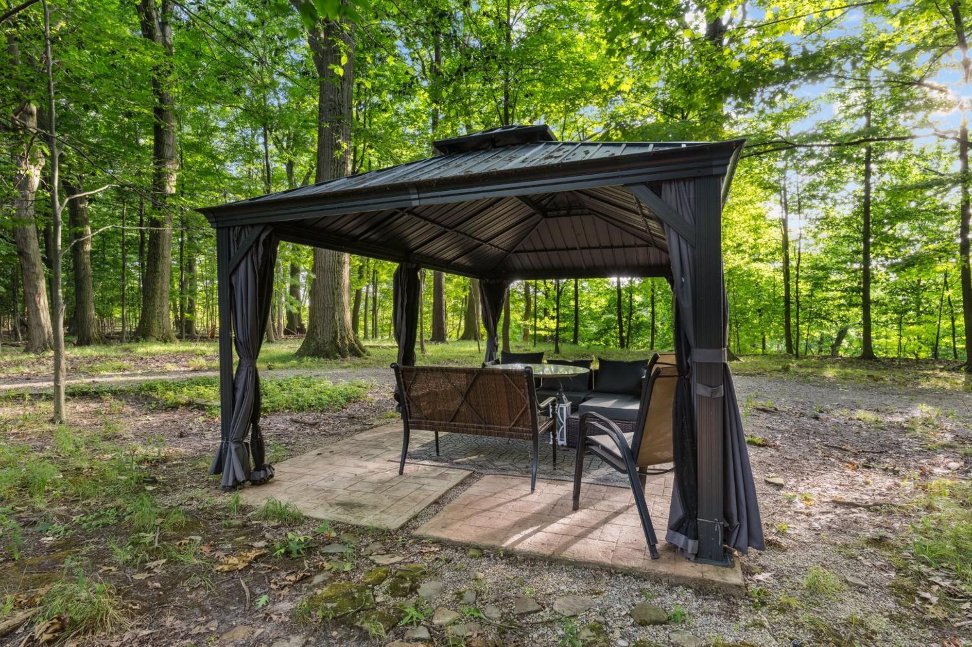 Log - Natures Oasis - Fire Pit & Gazebo Hébergement de vacances Cleveland
